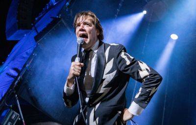 The Hives’ Pelle Almqvist cuts head while swinging microphone but finishes gig - www.nme.com - Sweden - Manchester