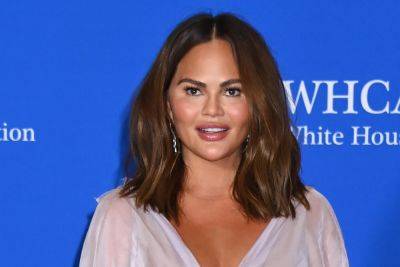 Chrissy Teigen Explains ‘Insane’ DNA Test Mishap That Left Her Convinced She Had An Identical Twin Sister - etcanada.com