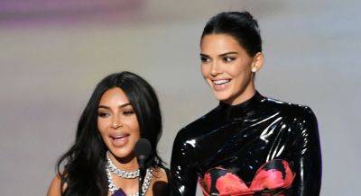 Kim Kardashian Pokes Fun at Kendall Jenner's Dating History, Wears Her Exes on a Shirt! - www.justjared.com - Jordan