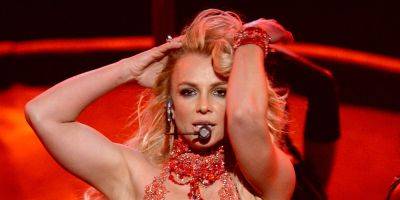 Britney Spears Says She Gained Weight in Caption Written in Spanish, Shares Video of Herself Slapping Her Butt While Dancing to Janet Jackson - www.justjared.com - Spain - Hawaii