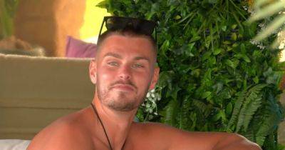 Love Island fans left 'screaming' over awkward George blunder as he chats up Molly - www.ok.co.uk - city Bedford