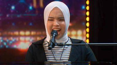 'America's Got Talent': Blind 17-Year-Old Singer Earns Simon Cowell's Golden Buzzer in Week 2 - www.etonline.com - Indonesia - Houston