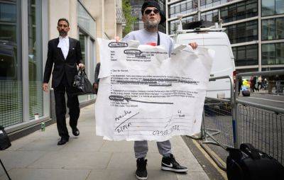 East 17’s Brian Harvey interrupts news broadcast as he protests outside Prince Harry’s phone-hacking trial - www.nme.com