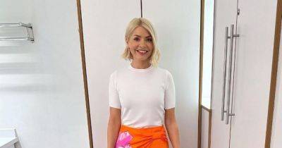 Holly Willoughby told she's 'glowing' as she continues This Morning tradition after Phillip Schofield exit - www.manchestereveningnews.co.uk - Manchester