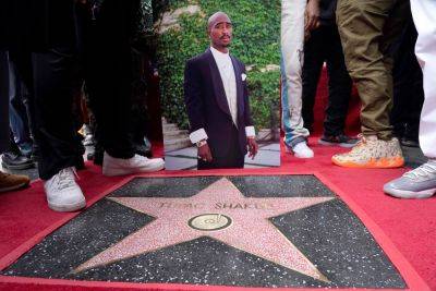 Tupac Shakur Honoured With Posthumous Star On Hollywood Walk Of Fame - etcanada.com - USA