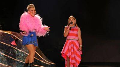 Pink's Daughter Willow Sings With Her Mom on Opening Night of Summer Carnival Tour 2023 - www.etonline.com