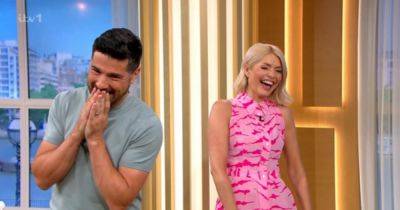 Holly Willoughby and Craig Doyle share 'chemistry' on This Morning as they burst into hysterics - www.dailyrecord.co.uk - Ireland