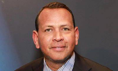 Alex Rodriguez shows why he played baseball and not basketball in air ball filled TikTok - us.hola.com - USA - Florida - Jordan - Seattle - city Miami