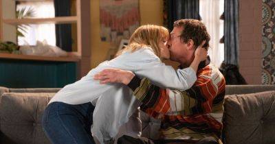 Spider pops the question to Toyah in Coronation Street spoilers - www.ok.co.uk