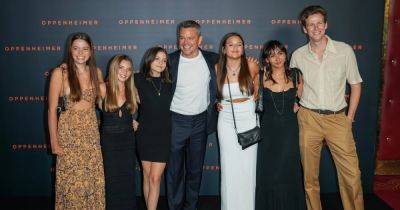 Matt Damon Steps Out With 3 of His Daughters at ‘Oppenheimer’ Paris Premiere: Photos - www.usmagazine.com - Los Angeles