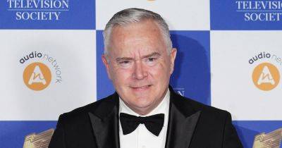Moment BBC names its newsreader Huw Edwards as facing allegations over payments for sexually explicit images - www.manchestereveningnews.co.uk