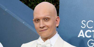 'Superman: Legacy' Adds Anthony Carrigan as Famed DC Hero! - www.justjared.com - county Clark