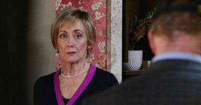 Coronation Street fans say Elaine has been 'bought time' as they work out Stephen's next victim after telling clue - www.manchestereveningnews.co.uk