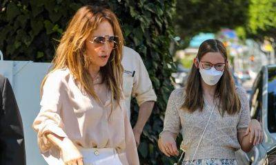 Jennifer Lopez spends quality time with stepdaughter, Violet Affleck, at renowned celebrity hotspot - us.hola.com - Los Angeles