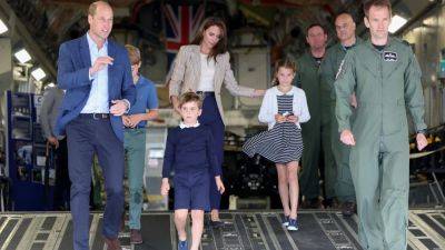Prince George, Princess Charlotte and Prince Louis Tour Planes at Royal Air Force Base - www.etonline.com - Charlotte - city Charlotte
