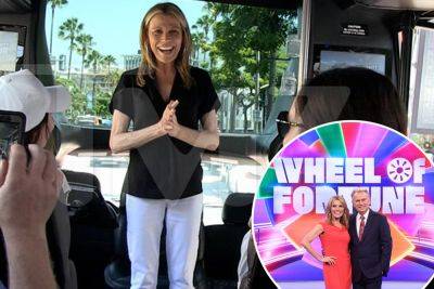 Vanna White stays silent on ‘Wheel of Fortune’ future after hopping aboard celeb bus tour - nypost.com - Beverly Hills