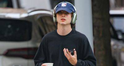Timothee Chalamet Listens to Music During Solo Walk Around in NYC - www.justjared.com - New York