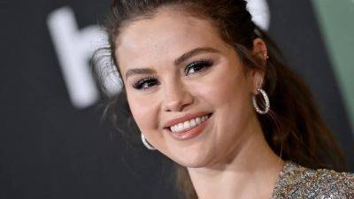 Selena Gomez Combined Her Barbie Nails With Another Trend, and It Works - www.glamour.com - Poland