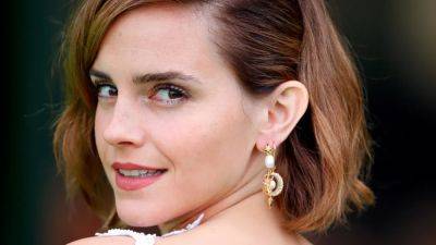 Emma Watson Has a New, ’90s Cut That’s the Perfect Volume Booster for Anyone With Fine Hair - www.glamour.com
