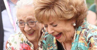 Coronation Street's Rita and Mavis icons in emotional reunion at RHS Tatton Flower Show - www.manchestereveningnews.co.uk