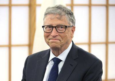 Bill Gates Rep Denies Engagement Rumours Despite Photos Of Girlfriend Paula Hurd With Ring On Her Finger - etcanada.com - Australia - France - London