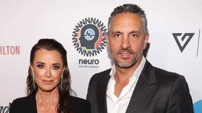 Kyle Richards and Mauricio Umansky's Relationship Is a 'Work In Progress,' Source Says - www.etonline.com