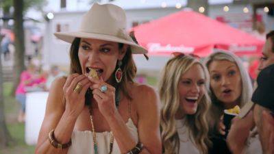 Luann de Lesseps Indulges in Fried Testicles on 'Welcome to Crappie Lake' -- Watch! (Exclusive) - www.etonline.com - Illinois - county Benton
