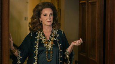 'Minx': Elizabeth Perkins on 'Lolling Around With Naked Men and Some Dogs' in Season 2 (Exclusive) - www.etonline.com - Los Angeles - county Johnson - city Elizabeth, county Perkins - county Perkins