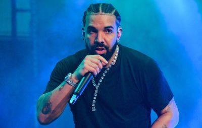 Drake calls out fan for throwing vape at him on stage: “You got some real life evaluating to do” - www.nme.com - Chicago