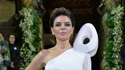 Lisa Rinna Poses Nude After Celebrating Her 60th Birthday - www.etonline.com