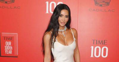Kim Kardashian Jokes She Can’t ‘Get a Good Pic’ As Family Photobombs Her Bikini Shoot - www.usmagazine.com
