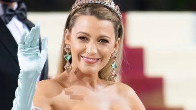Blake Lively Jumped Over the Rope at a Museum to Fix Her Met Gala Dress - www.glamour.com - county Kendall - city Perry
