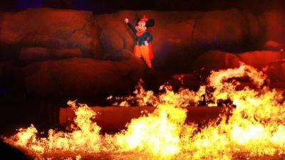 Disneyland’s Popular Fantasmic! Show To Be Suspended For One Year After Animatronic Dragon Caught Fire - deadline.com - New Orleans