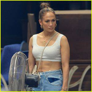 Jennifer Lopez Looks Cool in a Crop Top While Antiquing for Her Home With Ben Affleck - www.justjared.com - Los Angeles - Beverly Hills