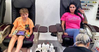 Katie Price's son Jett paints toes black during sweet mother-son pampering date - www.ok.co.uk - Poland