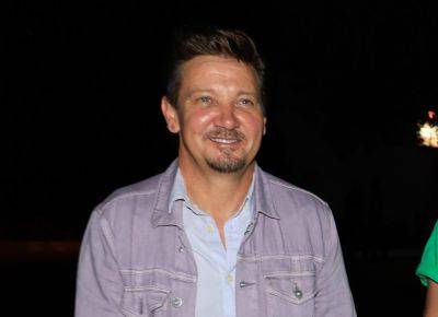 Jeremy Renner Walks Without A Cane As He Steps Out For Kate Beckinsale’s Birthday Party - etcanada.com - California - state Nevada - Indiana - county Cook - county Reno - city Kingstown