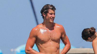 Shawn Mendes' Muscles Steal the Spotlight During Ibiza Vacation - www.etonline.com - Spain - city Havana