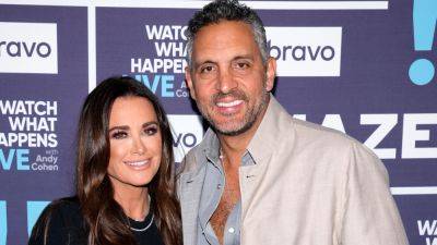 Kyle Richards and Mauricio Umansky Separate: A Timeline of Their 27-Year Marriage - www.etonline.com