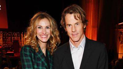 Julia Roberts Shares Rare PDA Pic With Husband Danny Moder on Their 21st Wedding Anniversary - www.etonline.com