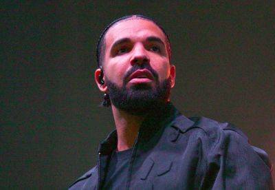 Drake Is Hit By Cell Phone After Fan Throws It On Stage During Tour Opener - etcanada.com - Sweden - Chicago - city Stockholm, Sweden