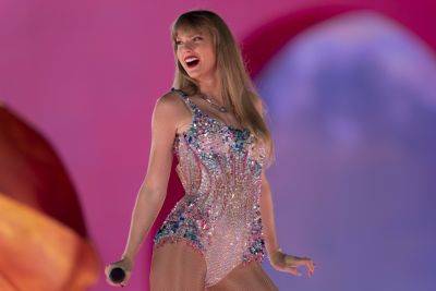 Taylor Swift Goes Viral For Dance Moves On The Eras Tour - etcanada.com - Canada - county Falls - Kansas City - city Vice - county Love
