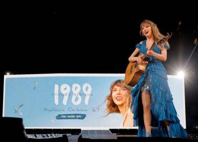 Taylor Swift Announces ‘1989 (Taylor’s Version)’ During Final Los Angeles ‘Eras Tour’ Show - etcanada.com - Los Angeles - Los Angeles