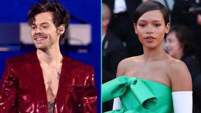 Harry Styles and Taylor Russell Fuel Dating Rumors as They Get Cozy in London - www.etonline.com - London - Italy - Austria