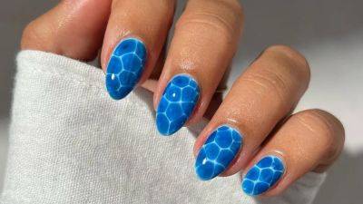 Pool Nails Are the Coolest Optical Illusion Mani for Summer 2023 - www.glamour.com - Poland