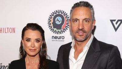 Kyle Richards' Husband Mauricio Umansky Reacts to Her Steamy Music Video With Morgan Wade - www.etonline.com - county Love