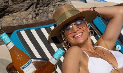 Jennifer Lopez radiates summer vibes in white bikini - us.hola.com - Hawaii - Panama - county Hampton - city Panama