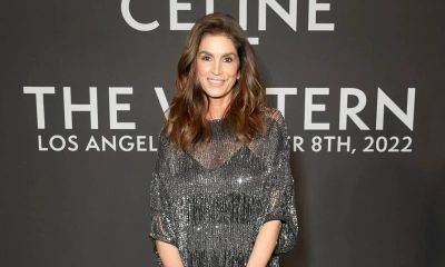 Cindy Crawford claims her ‘90s modeling friends are her ‘second family’ - us.hola.com - county Butler