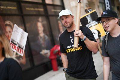 Stephen Amell Explains Why He Hit Picket Line After After Comments Appearing To Denounce SAG-AFTRA Strike - etcanada.com - New York - city Raleigh
