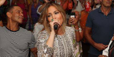 Jennifer Lopez Sings Karaoke For Packed Tavern During Vacation in Italy - www.justjared.com - Italy