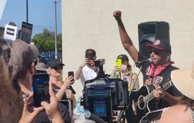 Tom Morello plays surprise show on Hollywood picket line: “I’m here to support them and express my solidarity” - www.nme.com - USA - Hollywood - city In